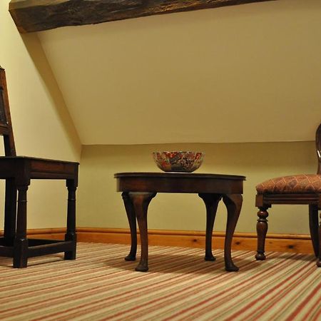 Old Ivy House Bed & Breakfast ヌニートン エクステリア 写真