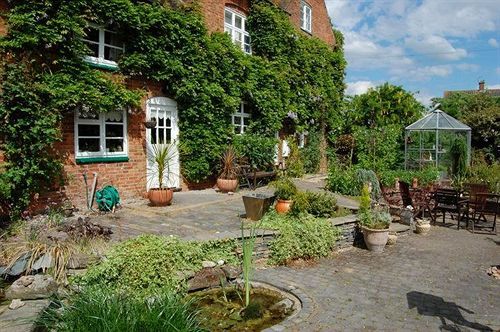 Old Ivy House Bed & Breakfast ヌニートン エクステリア 写真